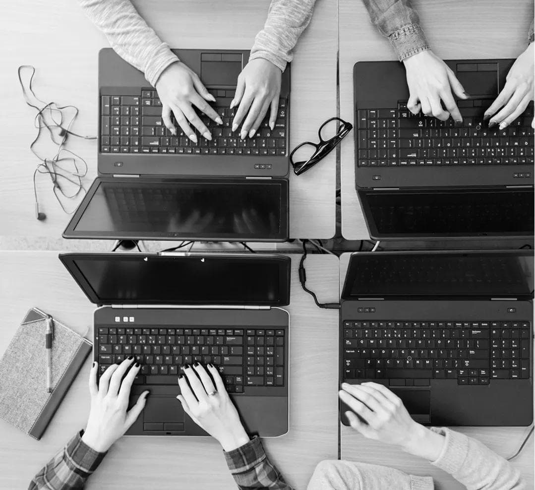 hands-on-laptop